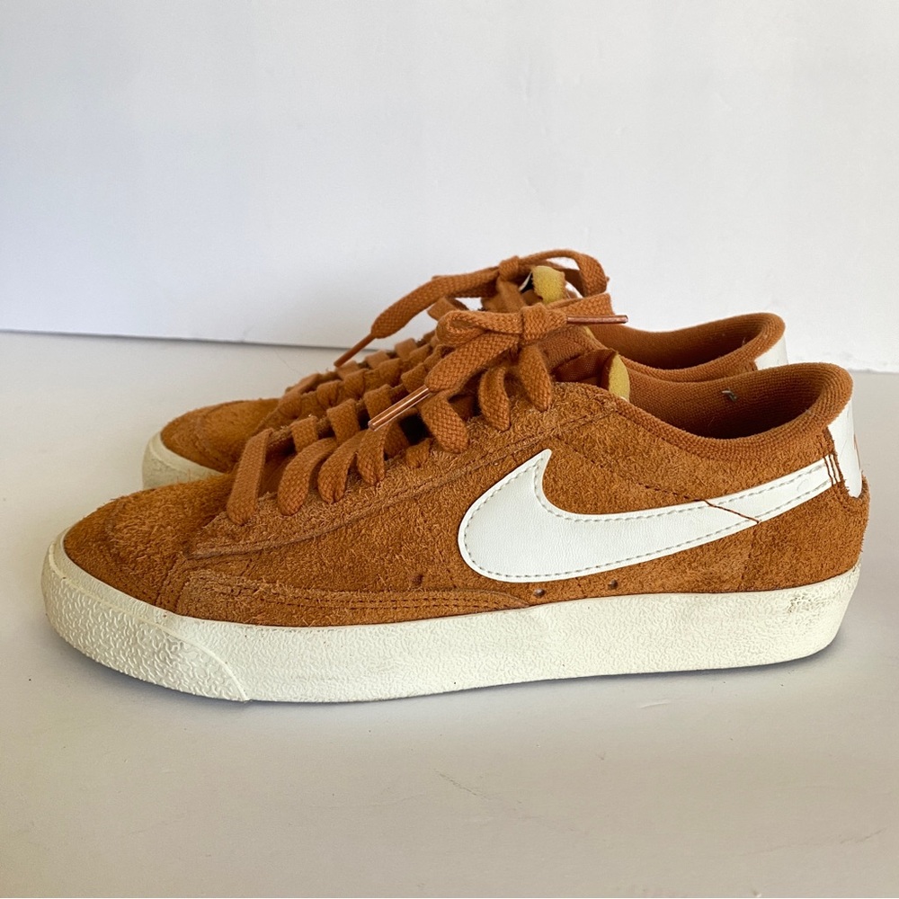 Nike Blazer '77 Low Monarch Sneakers Shoes Burnt Orange Cream Womens 6 EU 36.5